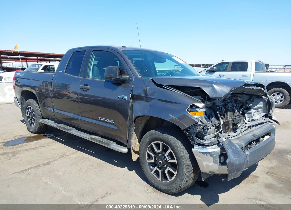 2018 TOYOTA TUNDRA SR5 5.7L V8 VIN: 5TFUY5F12JX706788