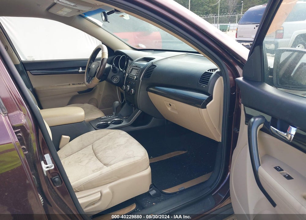2012 KIA SORENTO LX V6 VIN: 5XYKT4A24CG241470