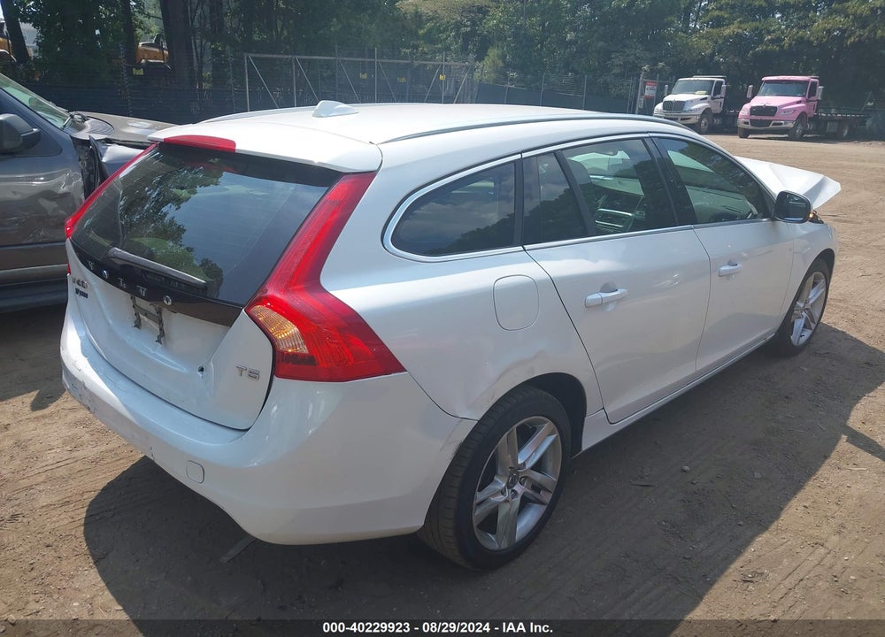 2015 VOLVO V60 VIN: YV140MEBXF1207298