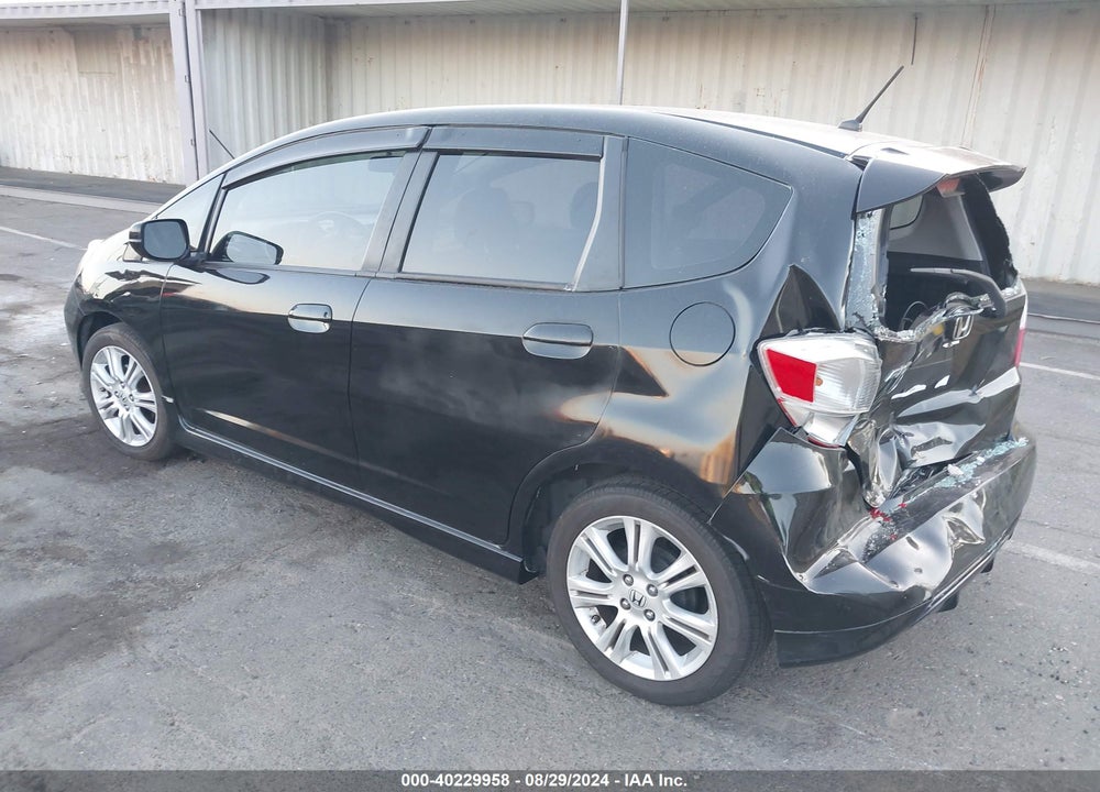 2011 HONDA FIT VIN: JHMGE8H59BS003404