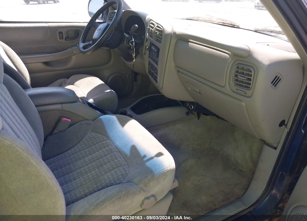 2001 CHEVROLET BLAZER LS VIN: 1GNCT18W71K188578