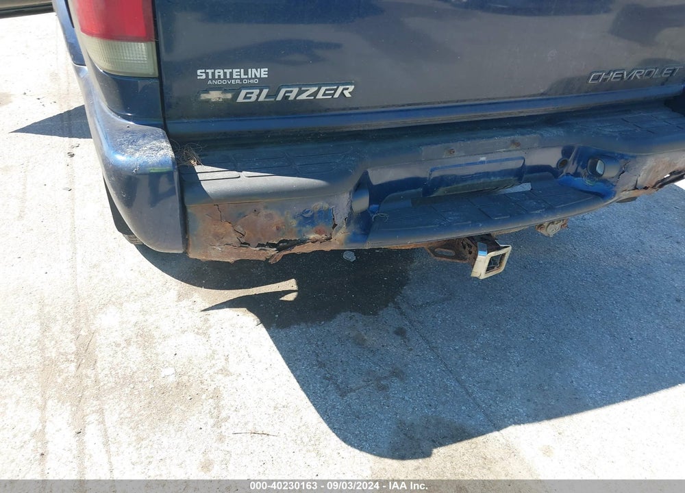 2001 CHEVROLET BLAZER LS VIN: 1GNCT18W71K188578
