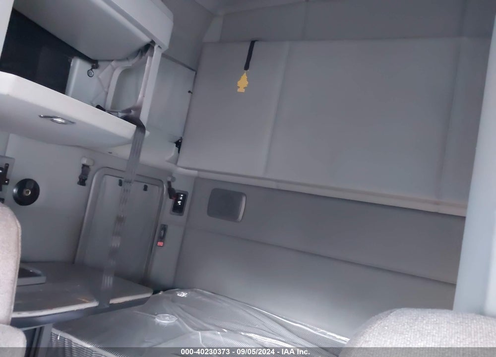 2020 KENWORTH T680 VIN: 1XKYDP9XXLJ346477