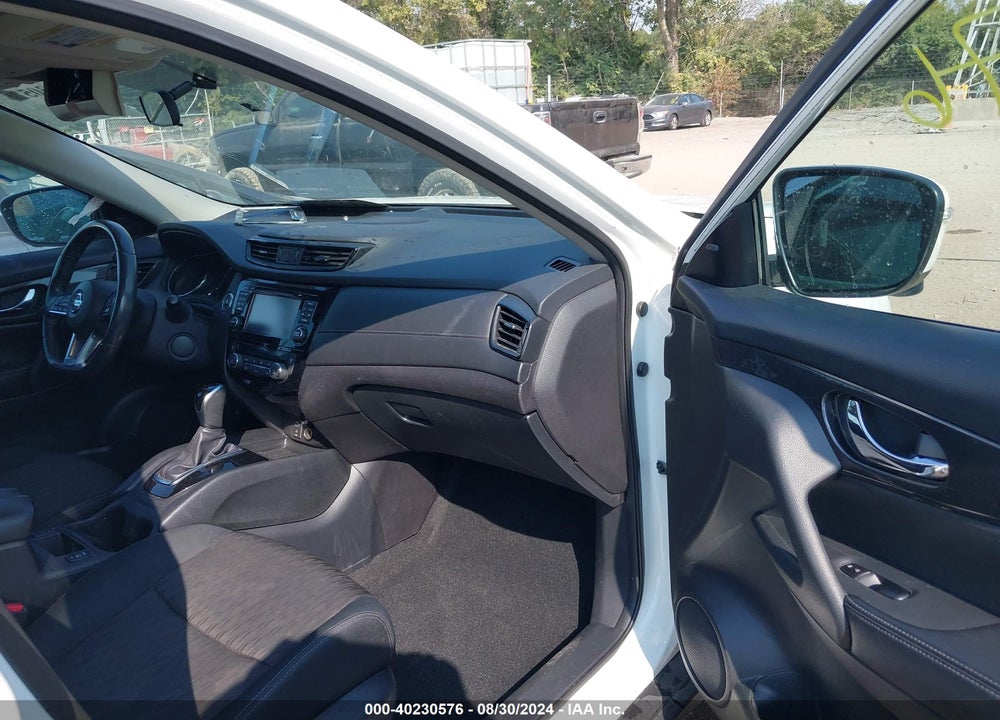 2017 NISSAN ROGUE SV VIN: 5N1AT2MV3HC730195