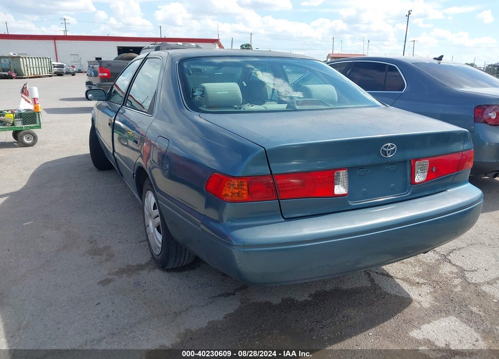2001 TOYOTA CAMRY LE VIN: 4T1BG22K21U828779