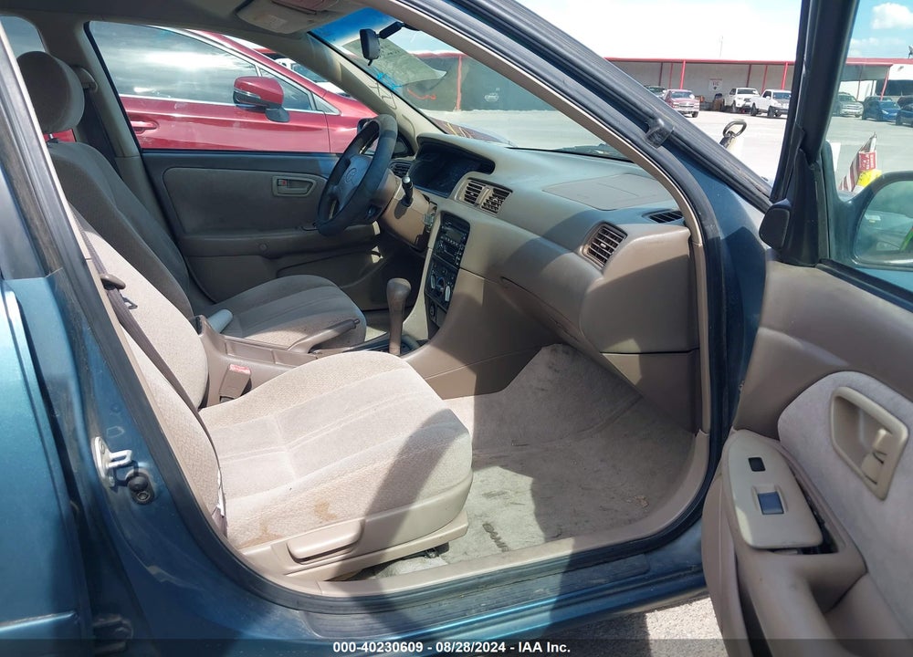 2001 TOYOTA CAMRY LE VIN: 4T1BG22K21U828779