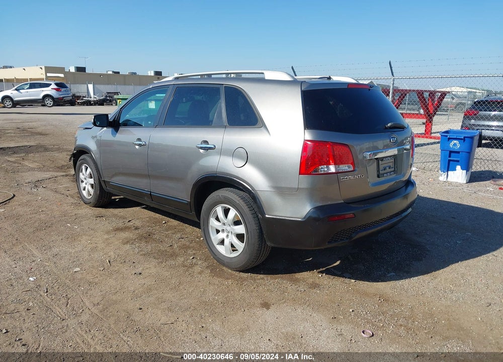 2013 KIA SORENTO LX V6 VIN: 5XYKT4A20DG423393