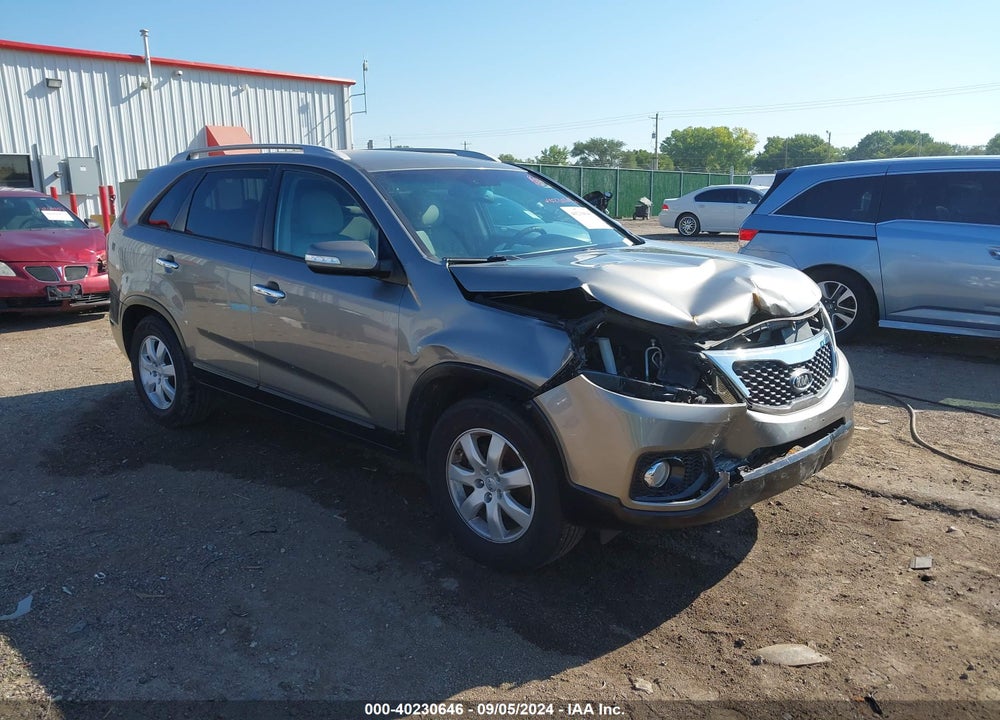 2013 KIA SORENTO LX V6 VIN: 5XYKT4A20DG423393