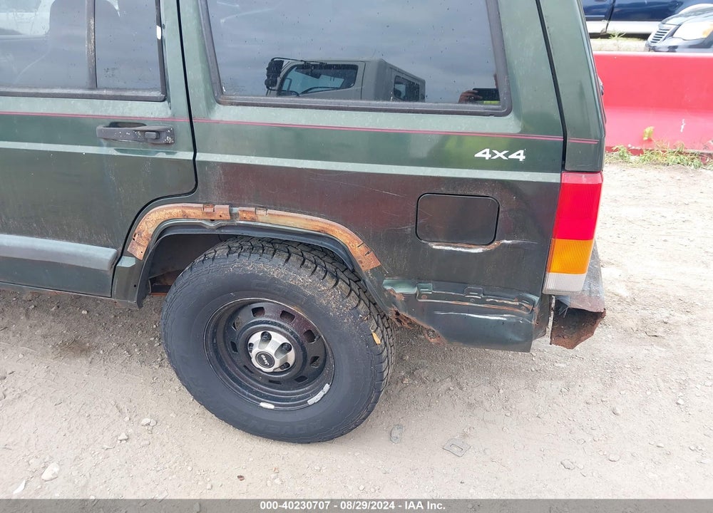 1998 JEEP CHEROKEE SUV (4 DOOR) VIN: 1J4FJ68B7WL130455