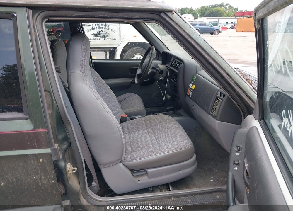 1998 JEEP CHEROKEE SUV (4 DOOR) VIN: 1J4FJ68B7WL130455
