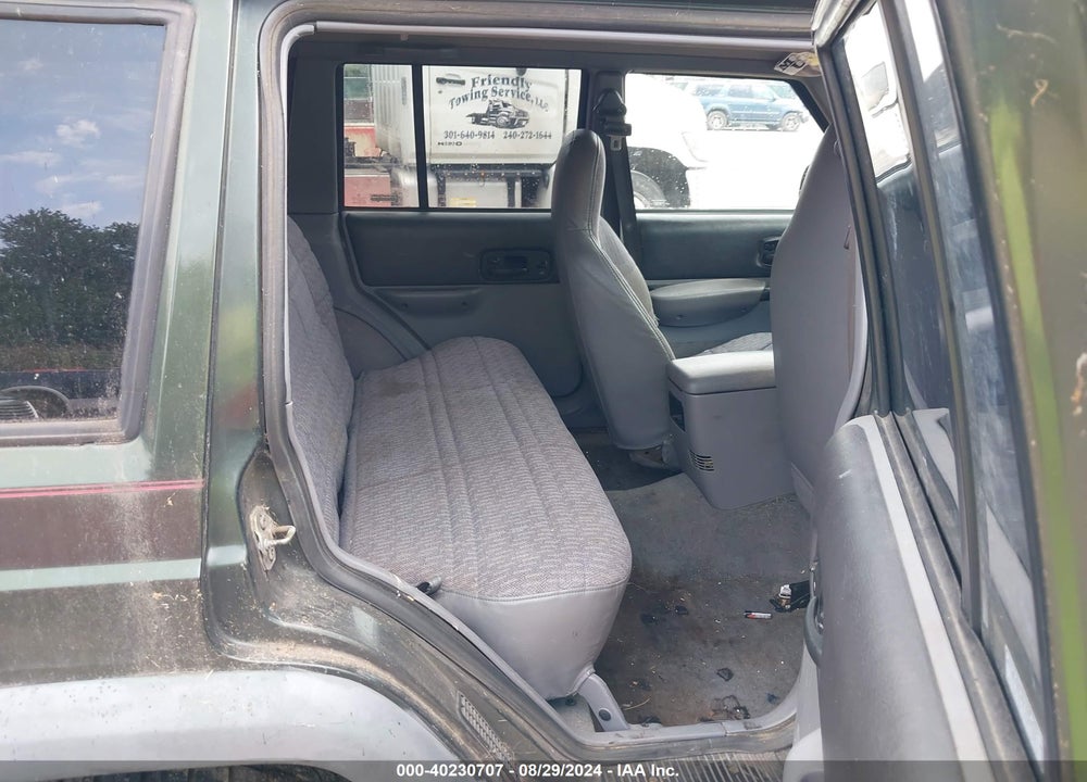 1998 JEEP CHEROKEE SUV (4 DOOR) VIN: 1J4FJ68B7WL130455
