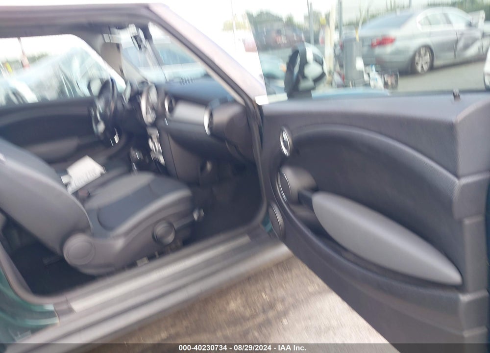 2010 MINI COOPER VIN: WMWMF3C51ATZ64256