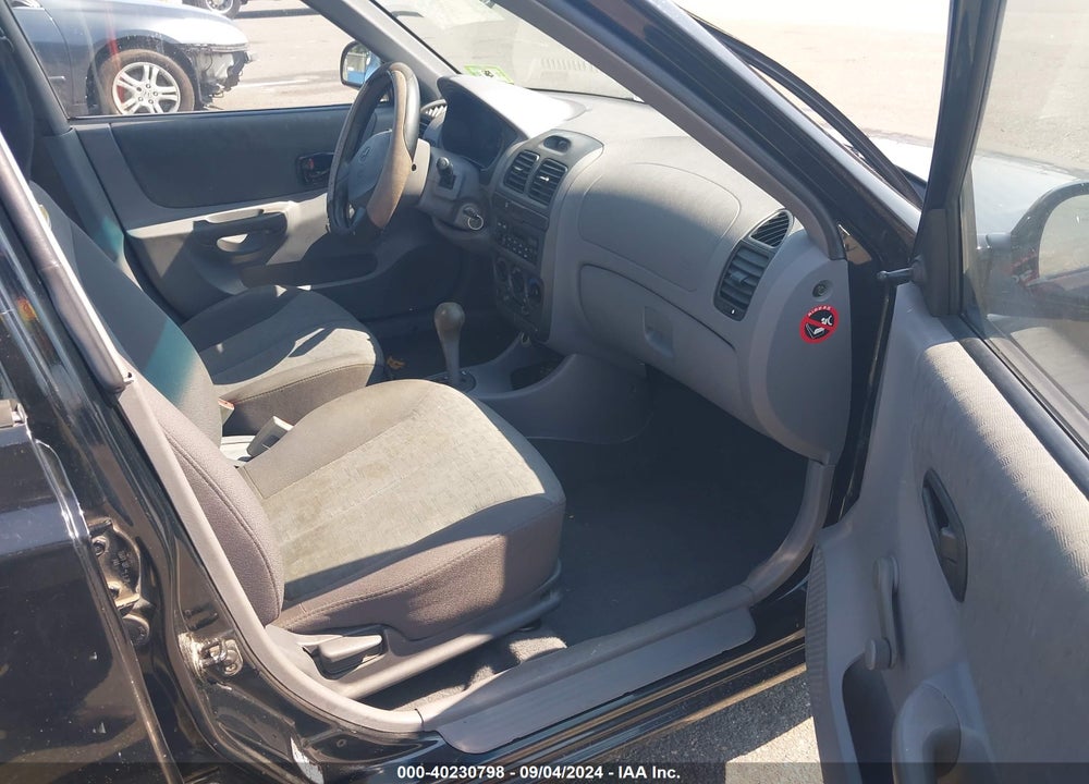 2005 HYUNDAI ACCENT GLS VIN: KMHCG45C25U597067