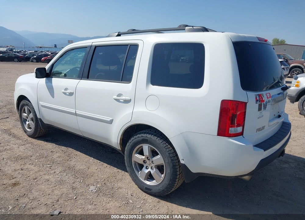 2011 HONDA PILOT EX-L VIN: 5FNYF4H78BB016204