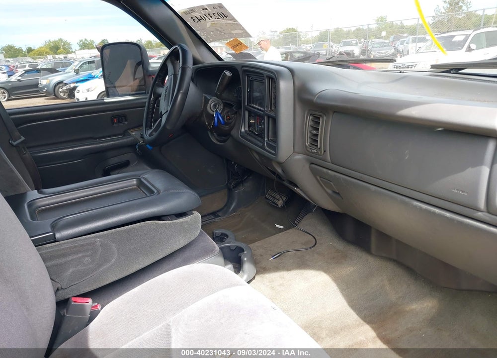 2005 GMC SIERRA 2500HD SLE VIN: 1GTHK23U05F925440