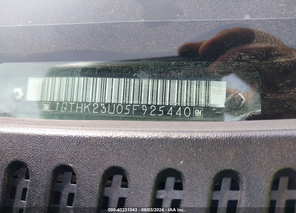 2005 GMC SIERRA 2500HD SLE VIN: 1GTHK23U05F925440