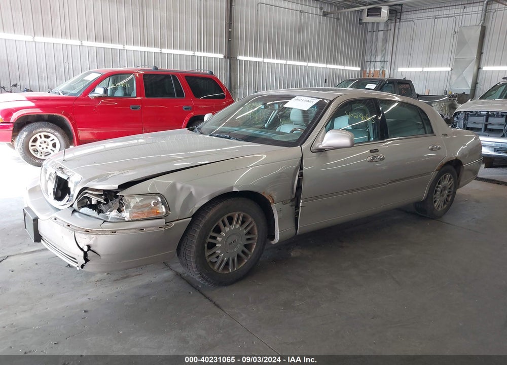 2007 LINCOLN TOWN CAR SIGNATURE LIMITED VIN: 1LNHM82V27Y635713