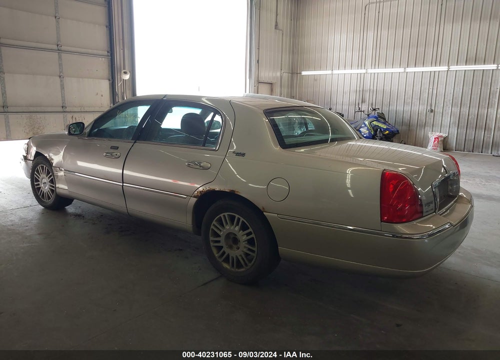 2007 LINCOLN TOWN CAR SIGNATURE LIMITED VIN: 1LNHM82V27Y635713