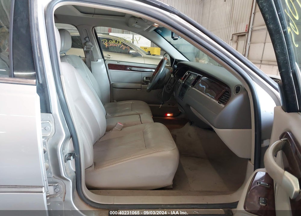 2007 LINCOLN TOWN CAR SIGNATURE LIMITED VIN: 1LNHM82V27Y635713