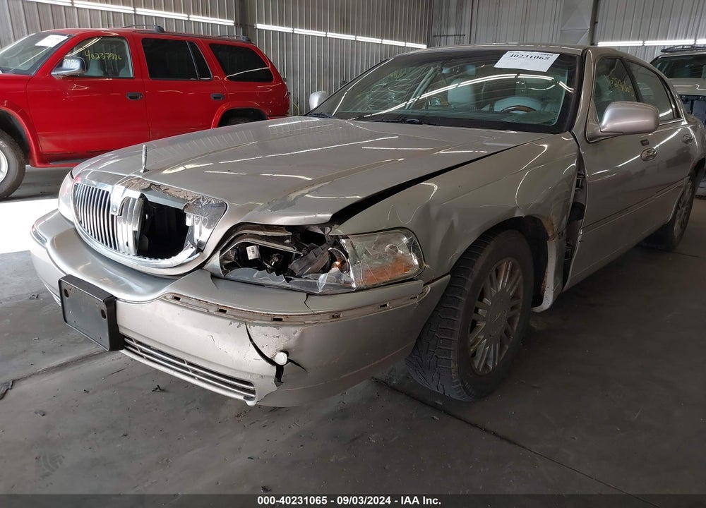 2007 LINCOLN TOWN CAR SIGNATURE LIMITED VIN: 1LNHM82V27Y635713