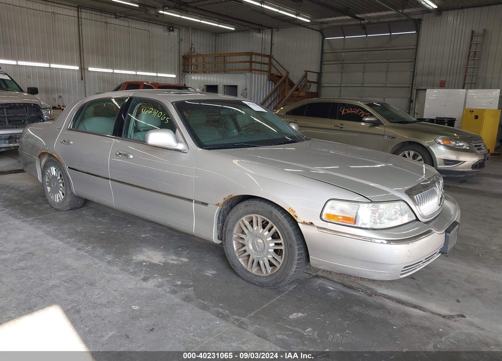 2007 LINCOLN TOWN CAR SIGNATURE LIMITED VIN: 1LNHM82V27Y635713