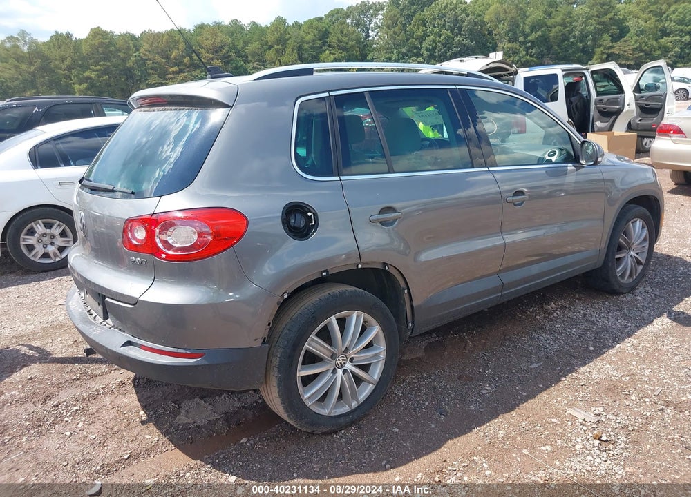 2011 VOLKSWAGEN TIGUAN SE VIN: WVGAV7AX9BW557690