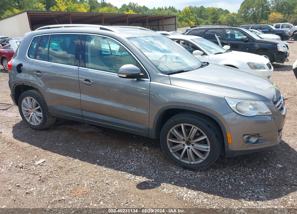 2011 VOLKSWAGEN TIGUAN SE VIN: WVGAV7AX9BW557690
