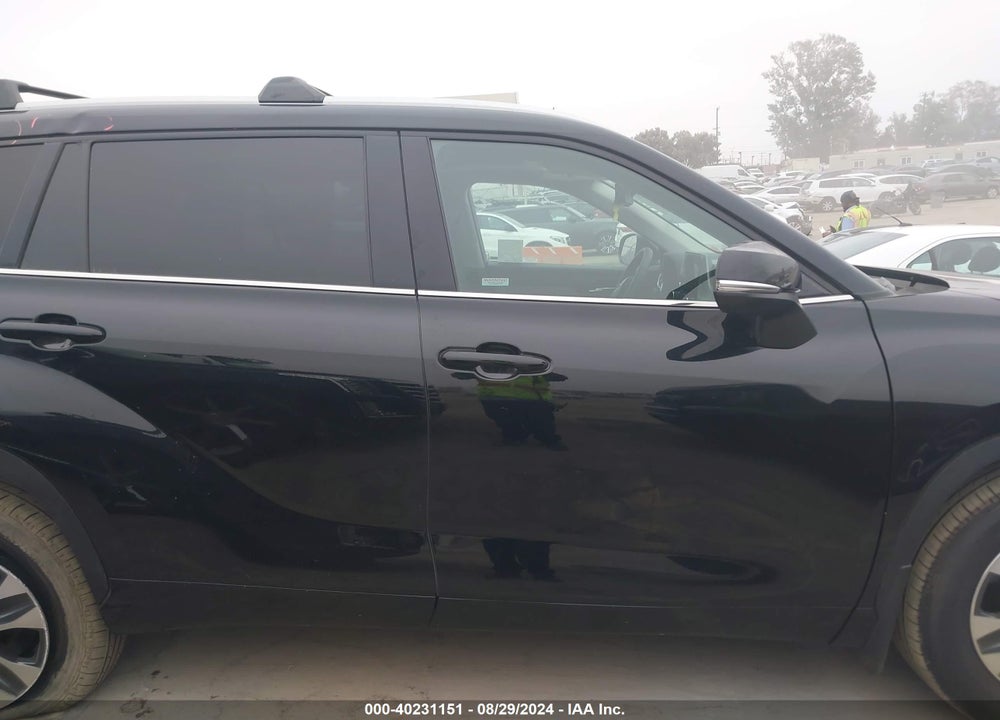 2024 TOYOTA HIGHLANDER XLE VIN: 5TDKDRBH1RS558535