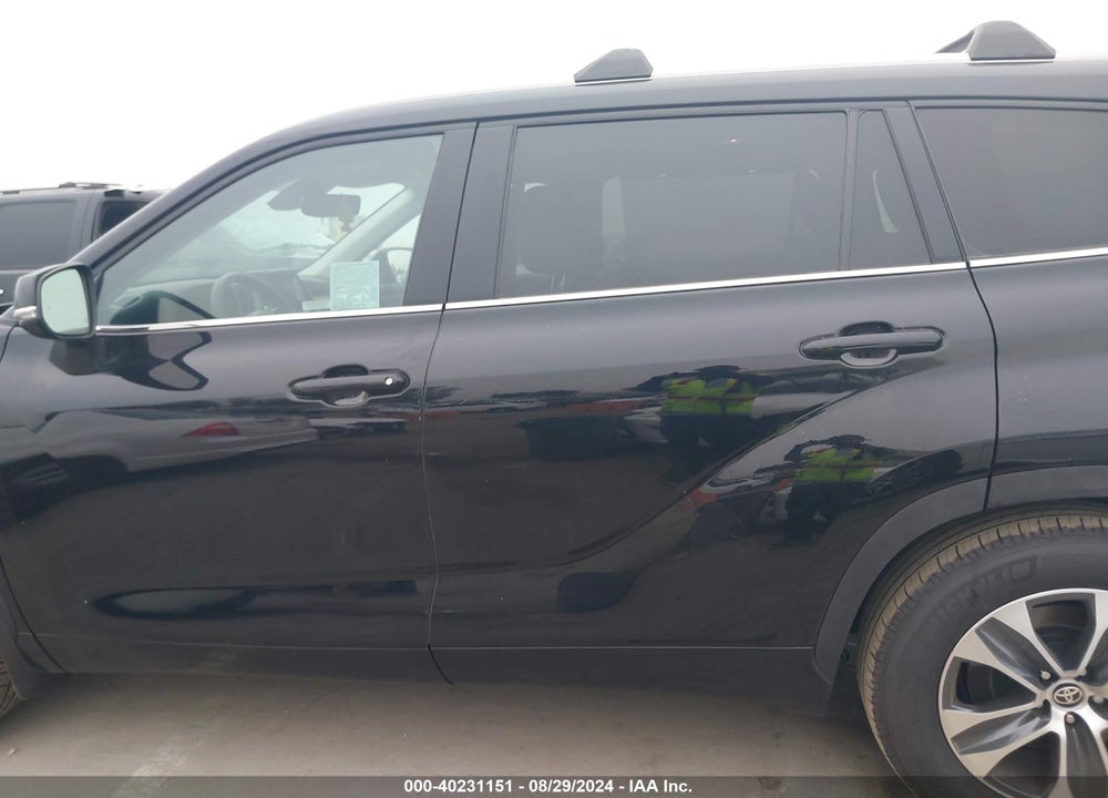 2024 TOYOTA HIGHLANDER XLE VIN: 5TDKDRBH1RS558535