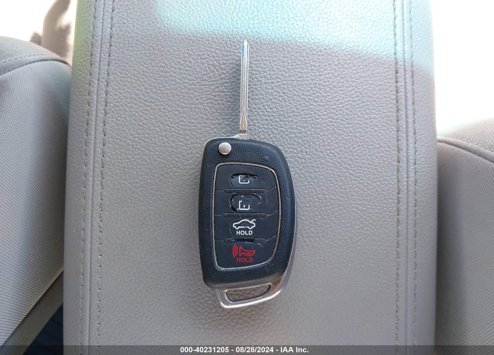 2015 HYUNDAI SONATA SE VIN: 5NPE24AF8FH121381