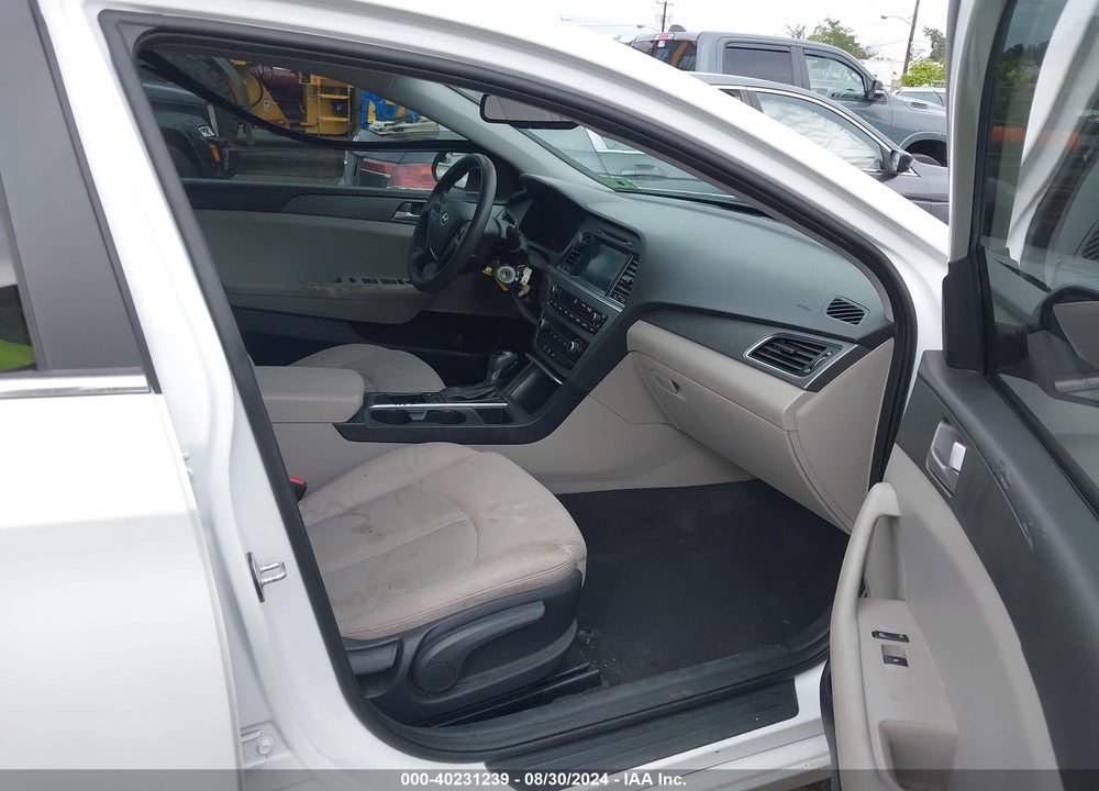 2016 HYUNDAI SONATA SE VIN: 5NPE24AF8GH276000