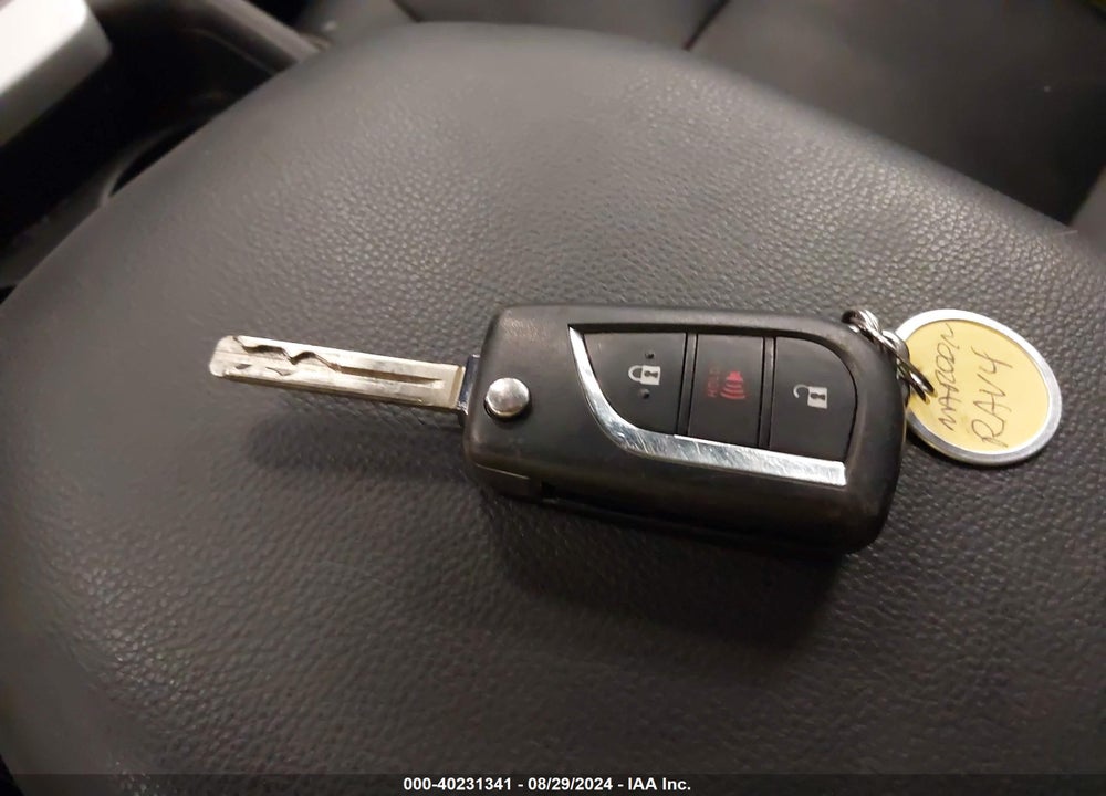 2020 TOYOTA RAV4 LE VIN: 2T3G1RFV2LW102824