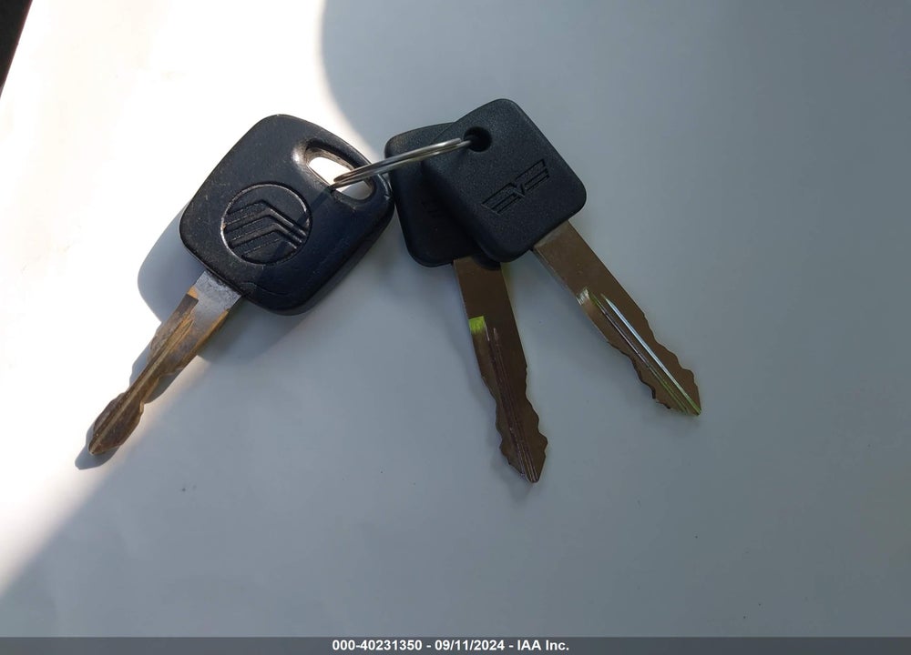 2000 MERCURY GRAND MARQUIS GS VIN: 2MEFM74W5YX611661