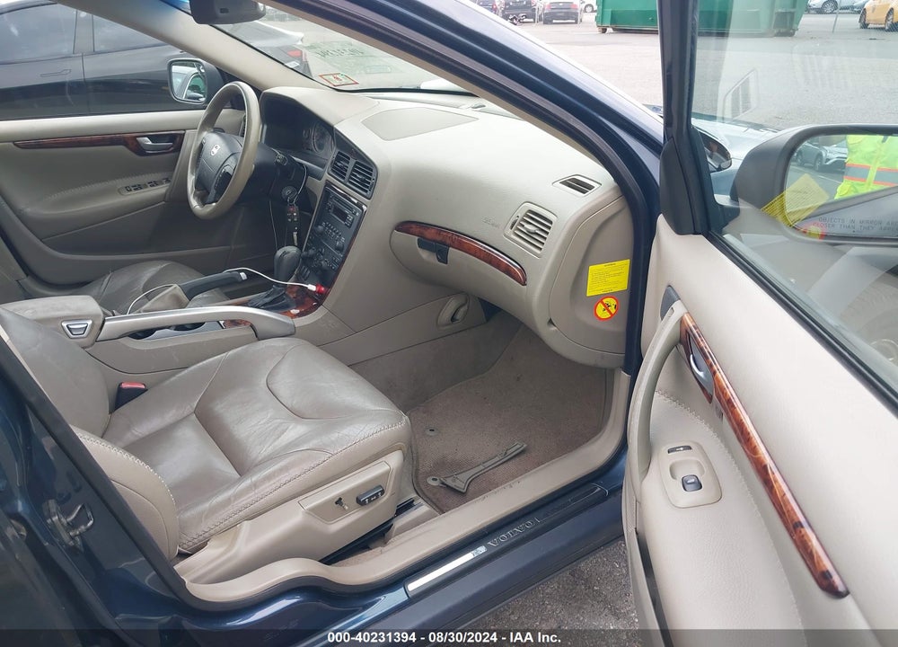 2005 VOLVO XC70 2.5T AWD VIN: YV1SZ592551184623
