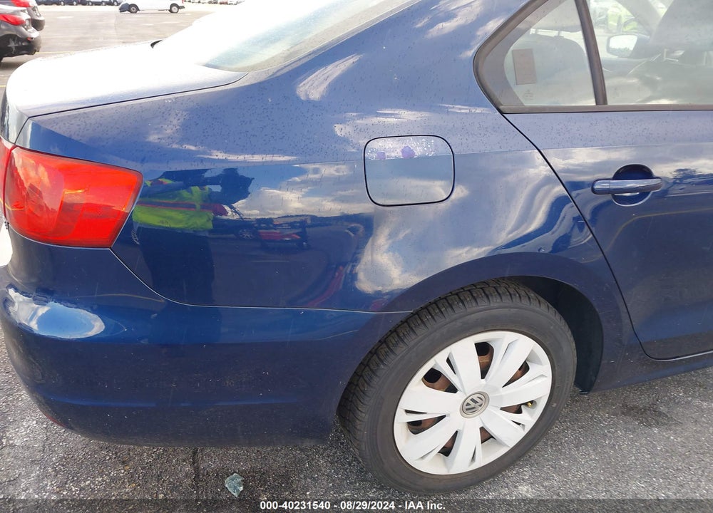 2014 VOLKSWAGEN JETTA 1.8T SE VIN: 3VWD17AJ3EM402028