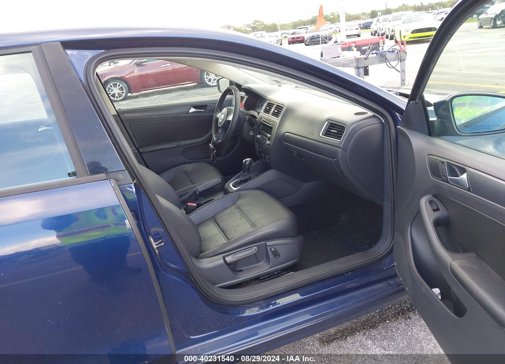 2014 VOLKSWAGEN JETTA 1.8T SE VIN: 3VWD17AJ3EM402028