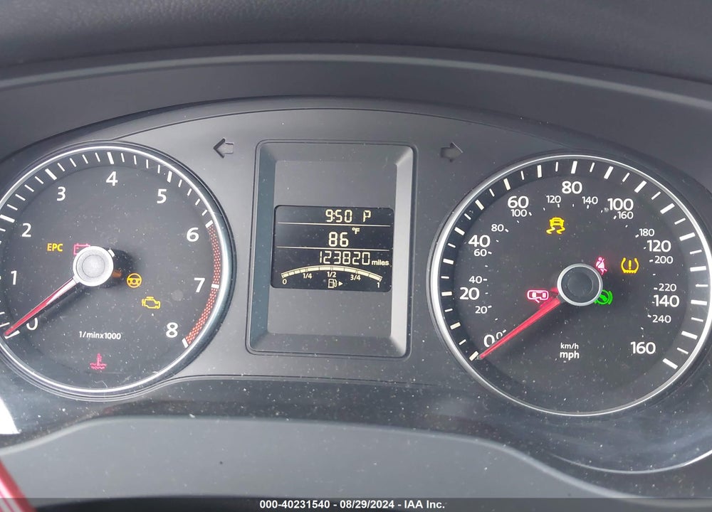 2014 VOLKSWAGEN JETTA 1.8T SE VIN: 3VWD17AJ3EM402028