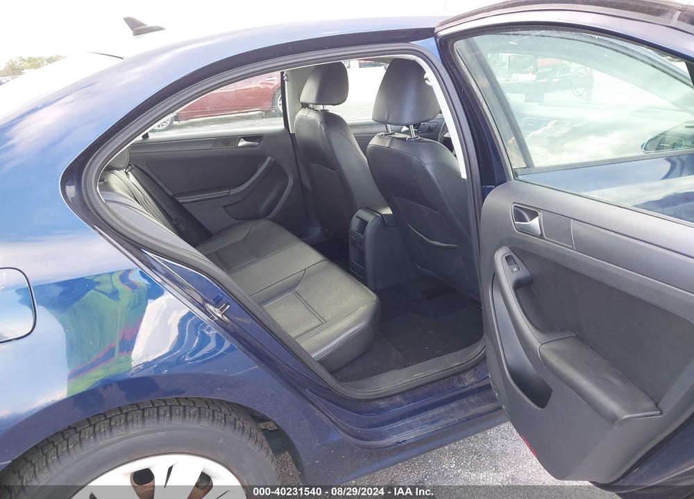 2014 VOLKSWAGEN JETTA 1.8T SE VIN: 3VWD17AJ3EM402028