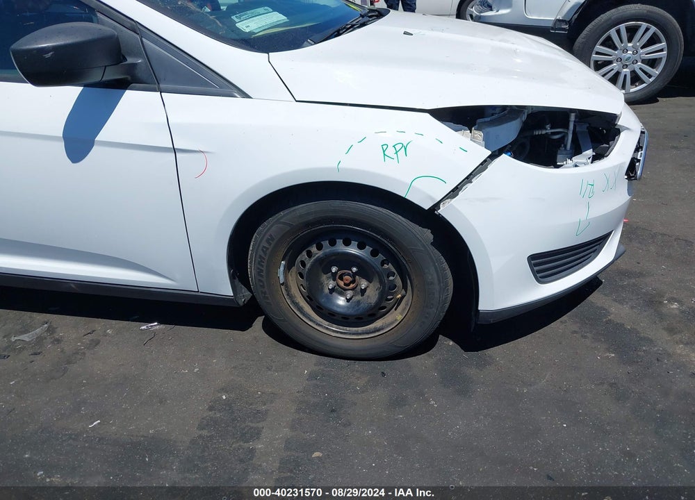 2018 FORD FOCUS S VIN: 1FADP3E27JL313058