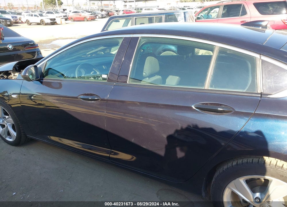2018 BUICK REGAL SPORTBACK PREFERRED VIN: W04GL6SX0J1096589
