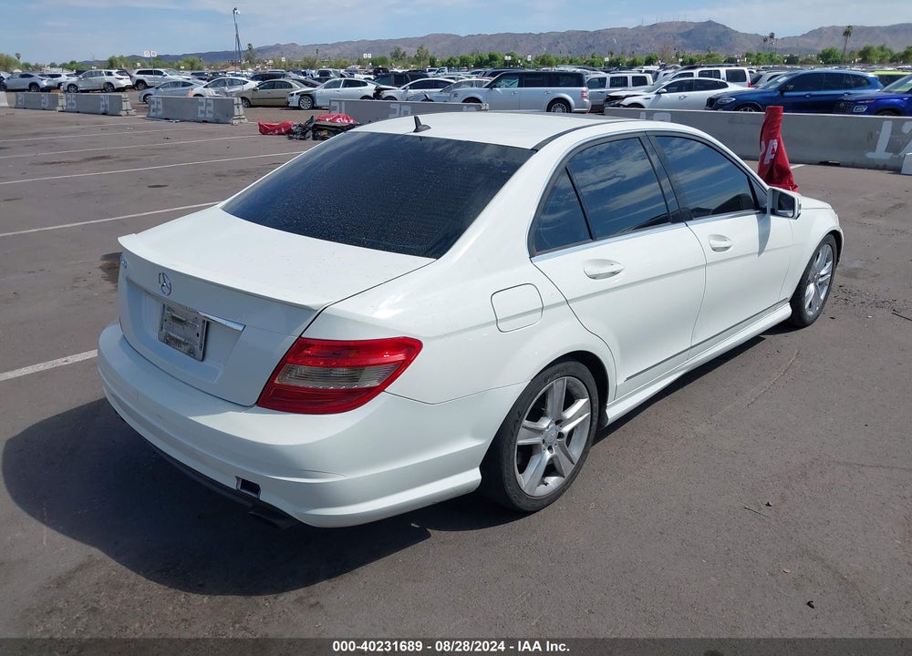2011 MERCEDES-BENZ C 300 LUXURY/SPORT VIN: WDDGF5EB9BR156725