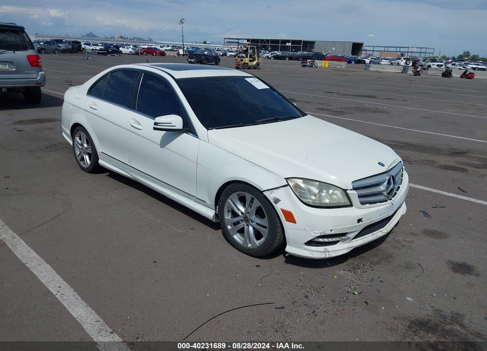 2011 MERCEDES-BENZ C 300 LUXURY/SPORT VIN: WDDGF5EB9BR156725