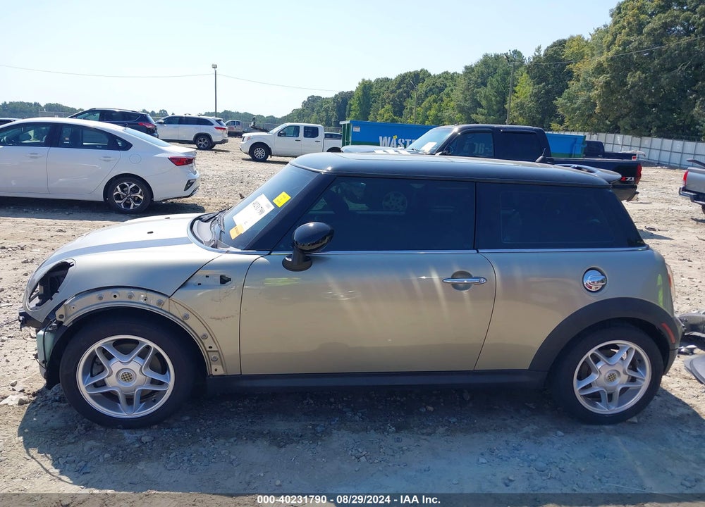 2007 MINI COOPER S VIN: WMWMF73587TL91646