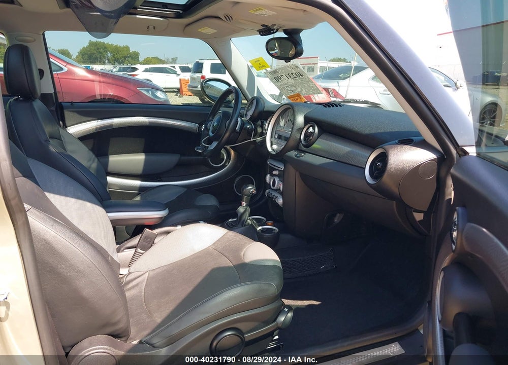 2007 MINI COOPER S VIN: WMWMF73587TL91646