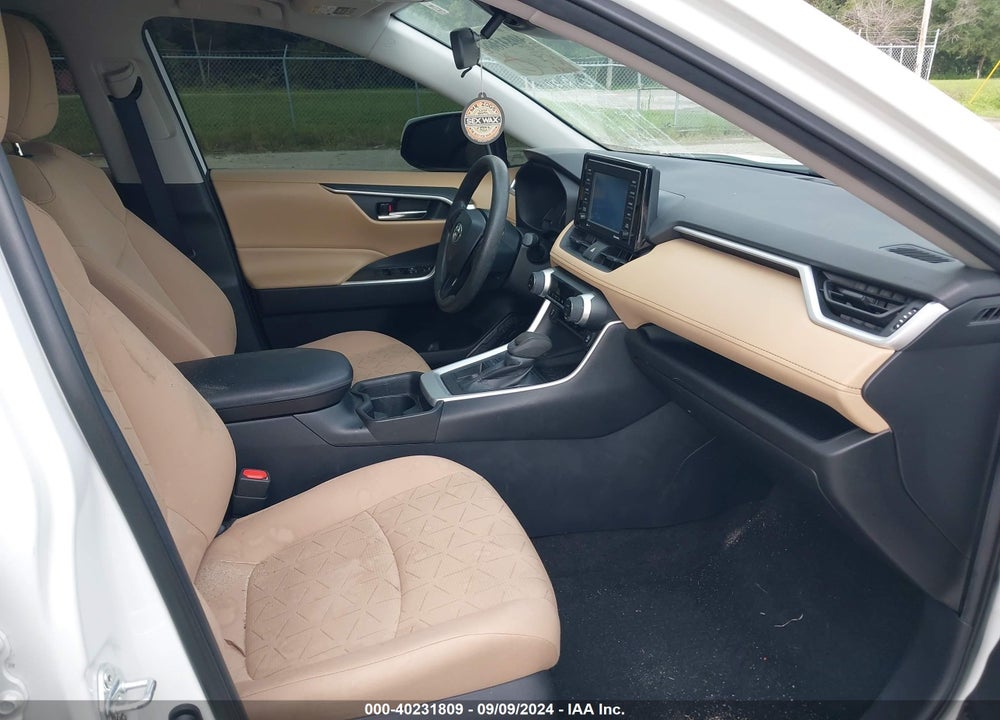 2021 TOYOTA RAV4 XLE VIN: 2T3W1RFV6MC104428
