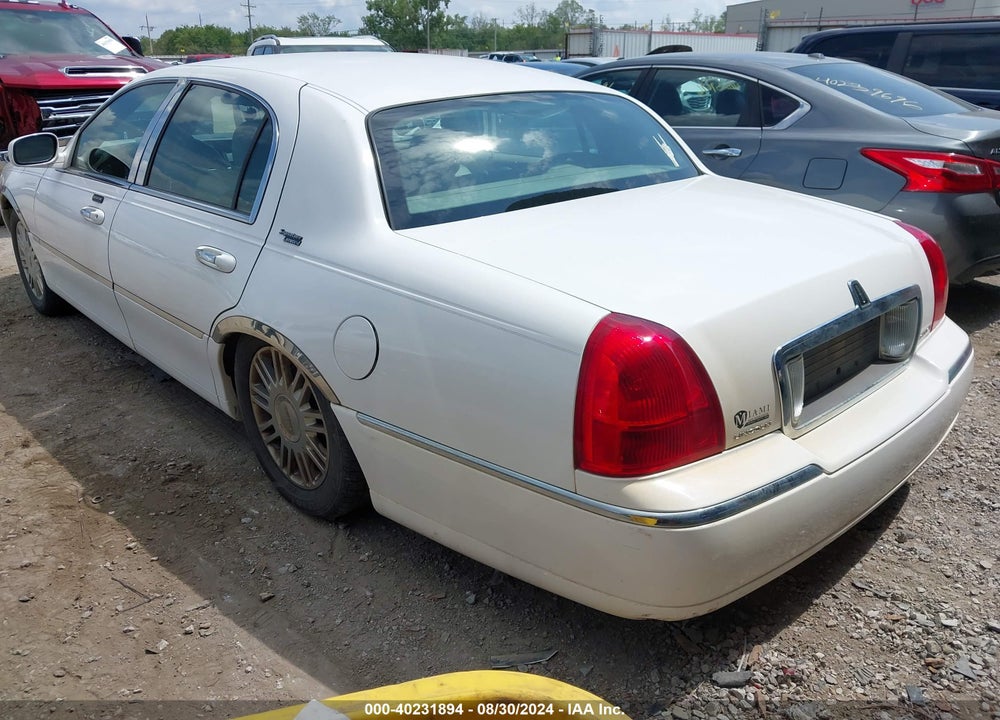2008 LINCOLN TOWN CAR SIGNATURE LIMITED VIN: 2LNHM82W28X645474