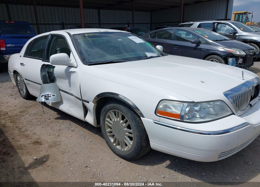 2008 LINCOLN TOWN CAR SIGNATURE LIMITED VIN: 2LNHM82W28X645474