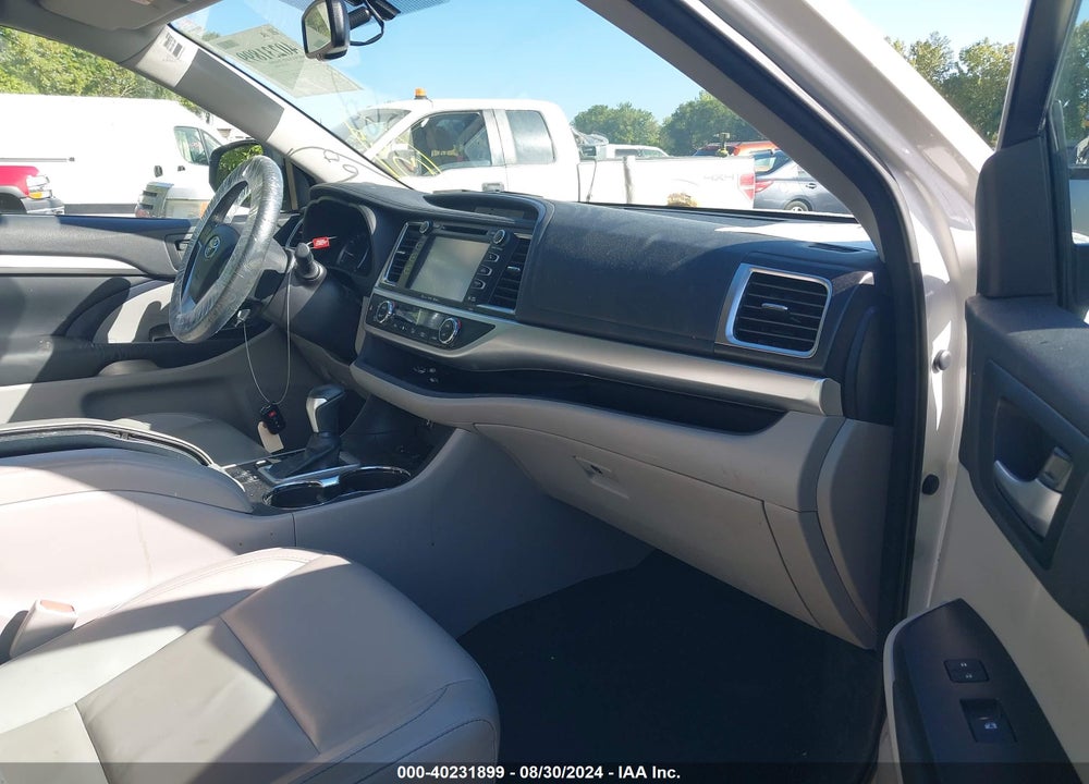 2016 TOYOTA HIGHLANDER XLE V6 VIN: 5TDJKRFH5GS225554