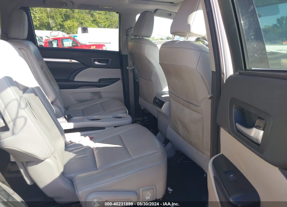 2016 TOYOTA HIGHLANDER XLE V6 VIN: 5TDJKRFH5GS225554