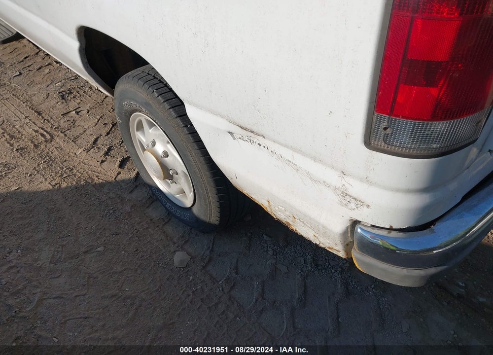 2004 FORD E-350 SUPER DUTY CHATEAU/XL/XLT VIN: 1FBNE31L74HB25347